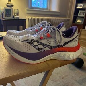 Saucony White and Purple endorphin speed 4 women’s 9.5